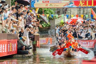 记者：伊布任务是作为俱乐部和教练间的纽带，并激励球队渡过难关